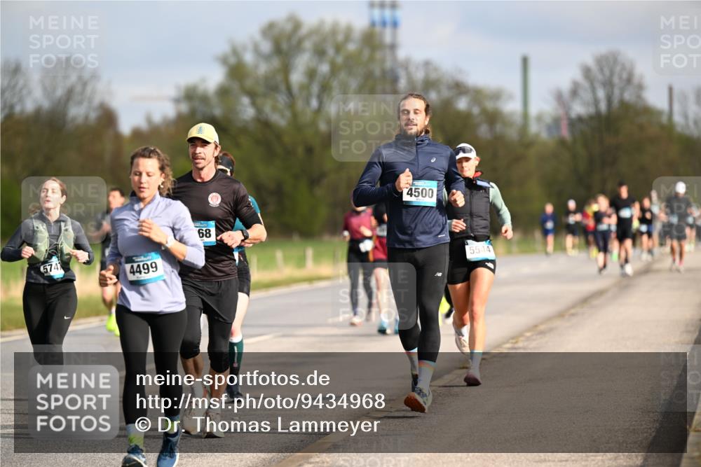 12.04.2026 - 45. Internationalen Wilhelmsburger Insellauf Dr. Thomas Lammeyer http://msf.ph/oto/9434968 12.04.2026 09:22:59 Laufen 5741, 4499, 68, 4500, 5544 meine-sportfotos.de