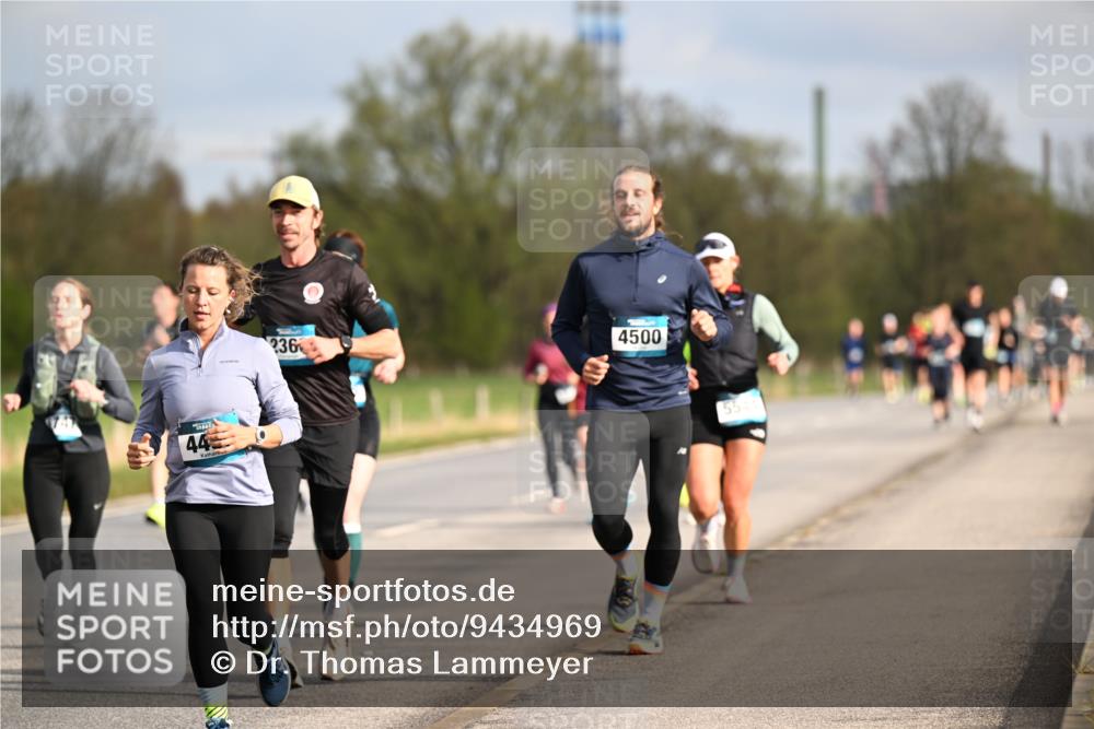 12.04.2026 - 45. Internationalen Wilhelmsburger Insellauf Dr. Thomas Lammeyer http://msf.ph/oto/9434969 12.04.2026 09:22:59 Laufen 44, 236, 4500 meine-sportfotos.de