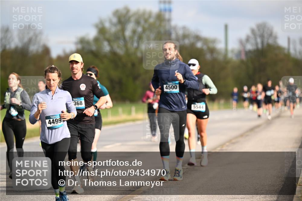 12.04.2026 - 45. Internationalen Wilhelmsburger Insellauf Dr. Thomas Lammeyer http://msf.ph/oto/9434970 12.04.2026 09:22:59 Laufen 4499, 368, 4500, 5544 meine-sportfotos.de