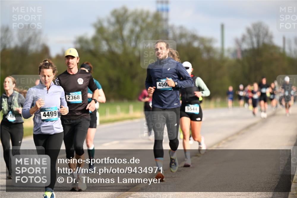 12.04.2026 - 45. Internationalen Wilhelmsburger Insellauf Dr. Thomas Lammeyer http://msf.ph/oto/9434971 12.04.2026 09:22:59 Laufen 4499, 2368, 450, 5544 meine-sportfotos.de