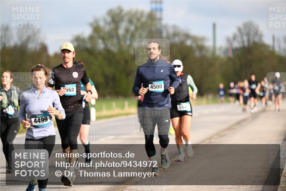 12.04.2026 - 45. Internationalen Wilhelmsburger Insellauf Dr. Thomas Lammeyer http://msf.ph/oto/9434972 12.04.2026 09:23:00 Laufen 574, 4499, 368, 4500, 554 meine-sportfotos.de