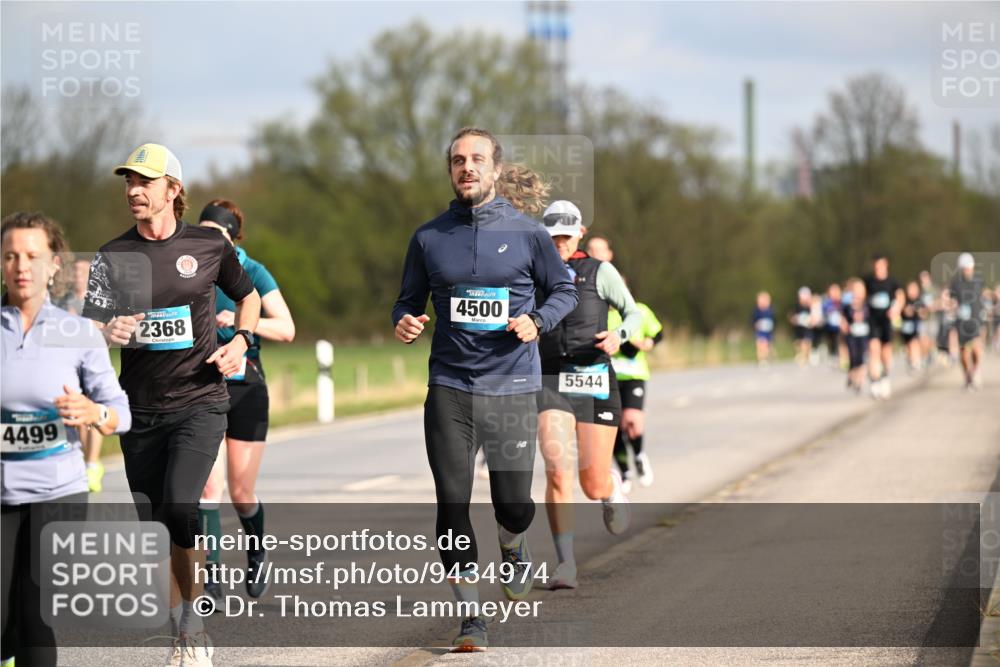 12.04.2026 - 45. Internationalen Wilhelmsburger Insellauf Dr. Thomas Lammeyer http://msf.ph/oto/9434974 12.04.2026 09:23:00 Laufen 4499, 2368, 4500, 5544 meine-sportfotos.de