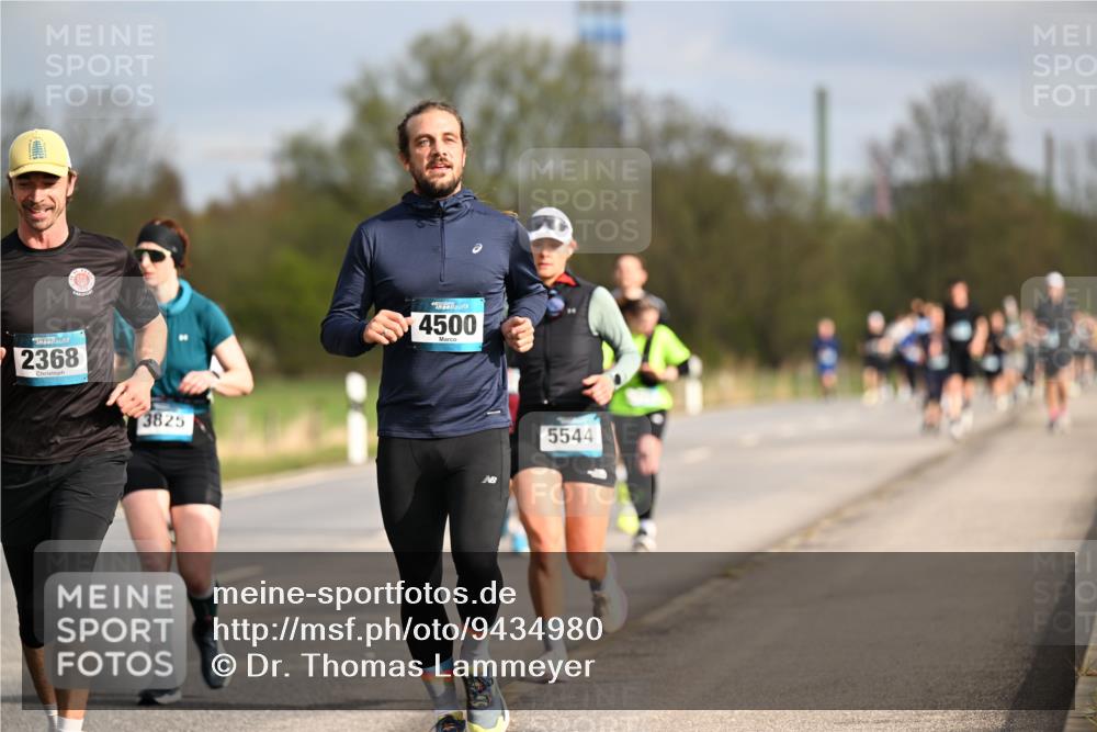 12.04.2026 - 45. Internationalen Wilhelmsburger Insellauf Dr. Thomas Lammeyer http://msf.ph/oto/9434980 12.04.2026 09:23:01 Laufen 2368, 3825, 4500, 5544 meine-sportfotos.de