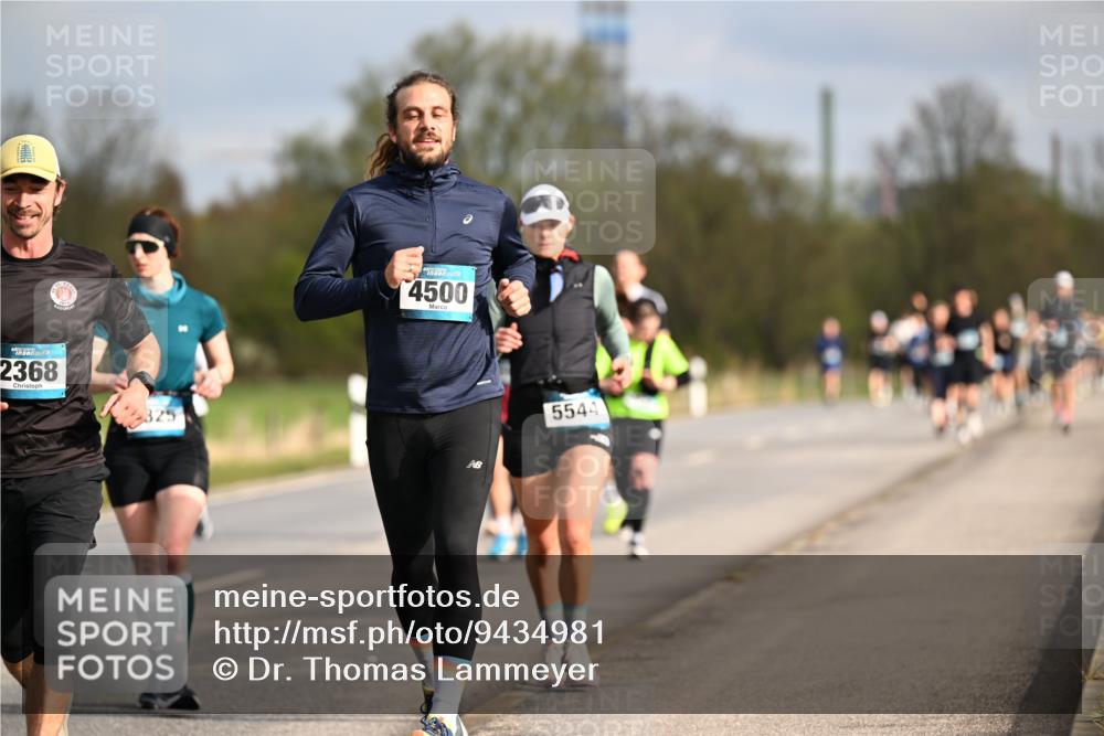 12.04.2026 - 45. Internationalen Wilhelmsburger Insellauf Dr. Thomas Lammeyer http://msf.ph/oto/9434981 12.04.2026 09:23:01 Laufen 2368, 325, 4500, 5544 meine-sportfotos.de