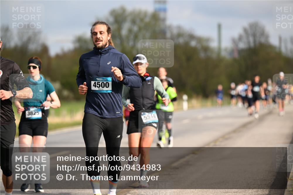 12.04.2026 - 45. Internationalen Wilhelmsburger Insellauf Dr. Thomas Lammeyer http://msf.ph/oto/9434983 12.04.2026 09:23:01 Laufen 3825, 4500, 5544 meine-sportfotos.de