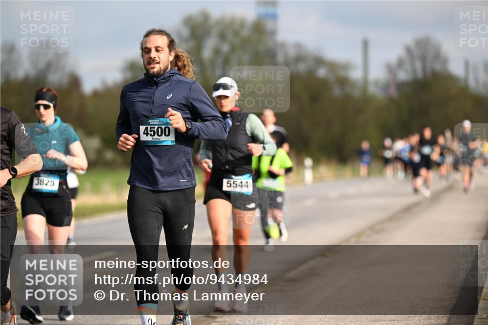12.04.2026 - 45. Internationalen Wilhelmsburger Insellauf Dr. Thomas Lammeyer http://msf.ph/oto/9434984 12.04.2026 09:23:02 Laufen 3825, 4500, 5544 meine-sportfotos.de