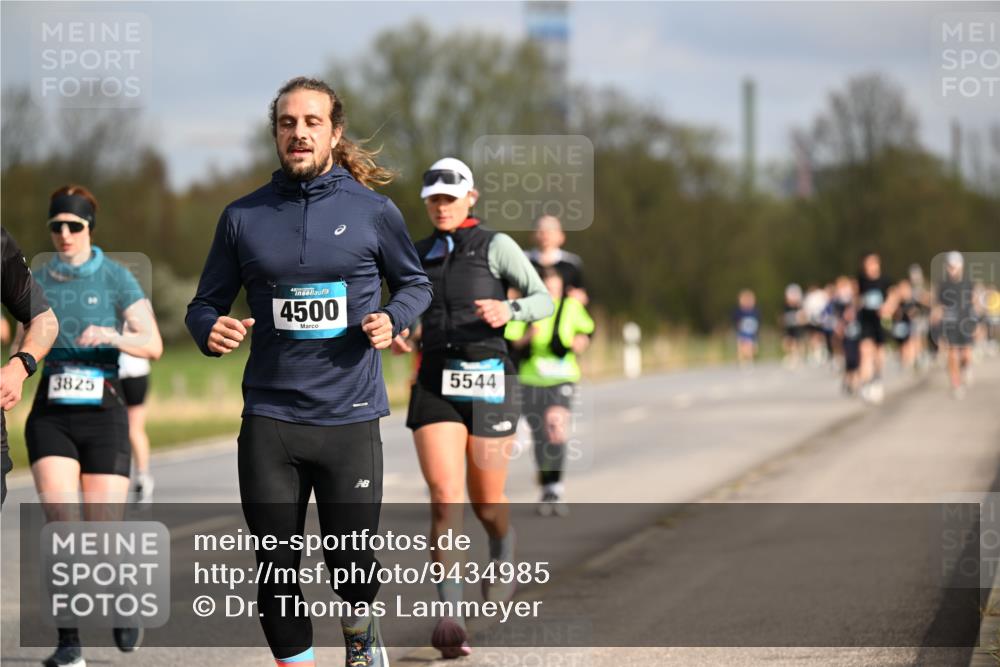 12.04.2026 - 45. Internationalen Wilhelmsburger Insellauf Dr. Thomas Lammeyer http://msf.ph/oto/9434985 12.04.2026 09:23:02 Laufen 3825, 4500, 5544 meine-sportfotos.de