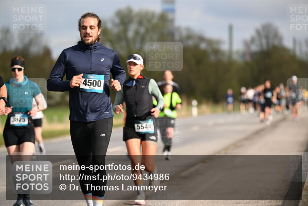 12.04.2026 - 45. Internationalen Wilhelmsburger Insellauf Dr. Thomas Lammeyer http://msf.ph/oto/9434986 12.04.2026 09:23:02 Laufen 3825, 9, 4500, 5544 meine-sportfotos.de