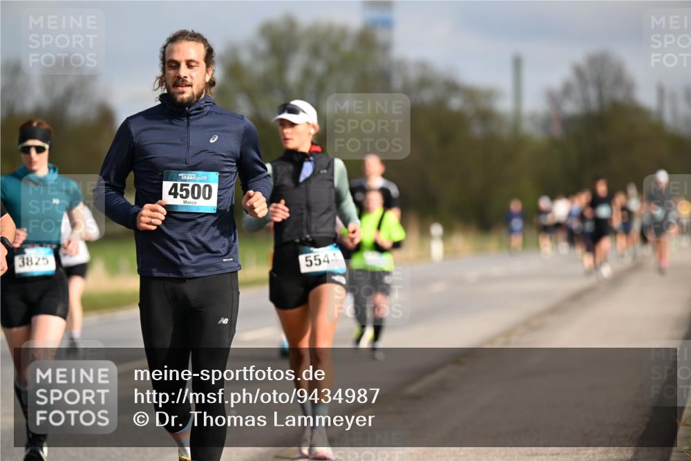 12.04.2026 - 45. Internationalen Wilhelmsburger Insellauf Dr. Thomas Lammeyer http://msf.ph/oto/9434987 12.04.2026 09:23:02 Laufen 3825, 4500, 5544 meine-sportfotos.de