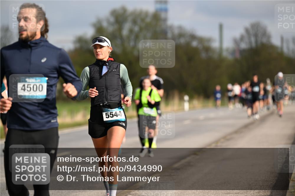 12.04.2026 - 45. Internationalen Wilhelmsburger Insellauf Dr. Thomas Lammeyer http://msf.ph/oto/9434990 12.04.2026 09:23:03 Laufen 4500, 5544 meine-sportfotos.de