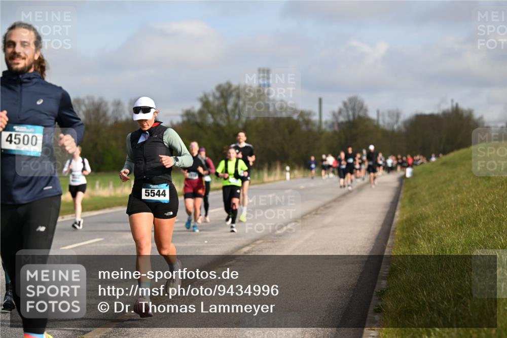 12.04.2026 - 45. Internationalen Wilhelmsburger Insellauf Dr. Thomas Lammeyer http://msf.ph/oto/9434996 12.04.2026 09:23:04 Laufen 4500, 5544 meine-sportfotos.de