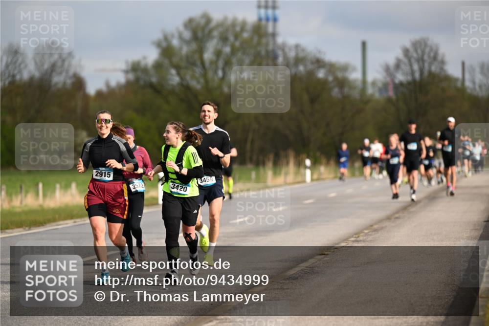 12.04.2026 - 45. Internationalen Wilhelmsburger Insellauf Dr. Thomas Lammeyer http://msf.ph/oto/9434999 12.04.2026 09:23:05 Laufen 2915, 3572, 3420, 3459 meine-sportfotos.de