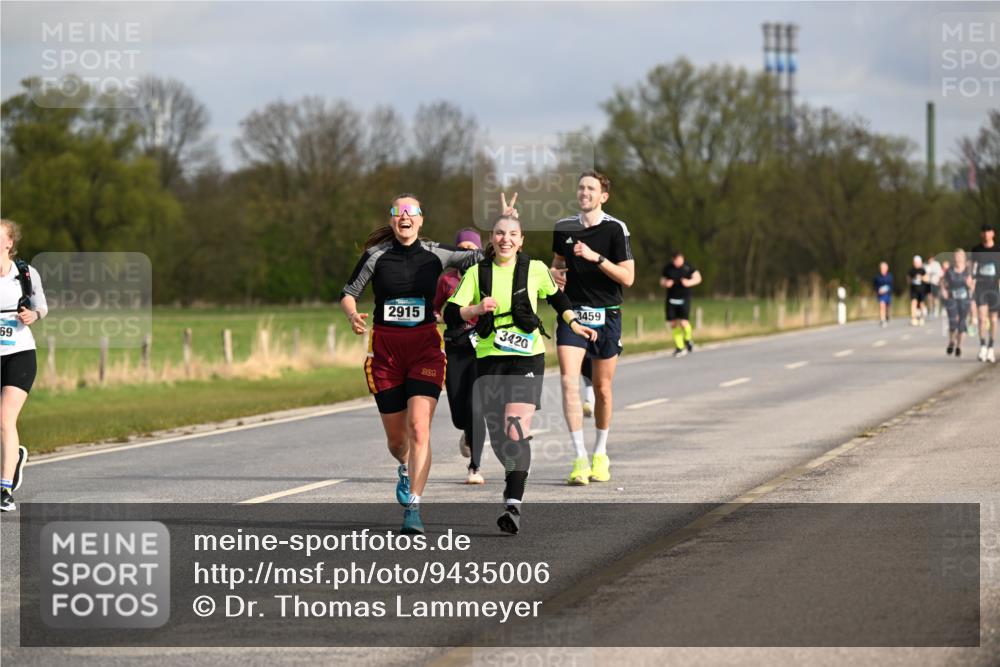 12.04.2026 - 45. Internationalen Wilhelmsburger Insellauf Dr. Thomas Lammeyer http://msf.ph/oto/9435006 12.04.2026 09:23:07 Laufen 69, 2915, 3420, 3459 meine-sportfotos.de