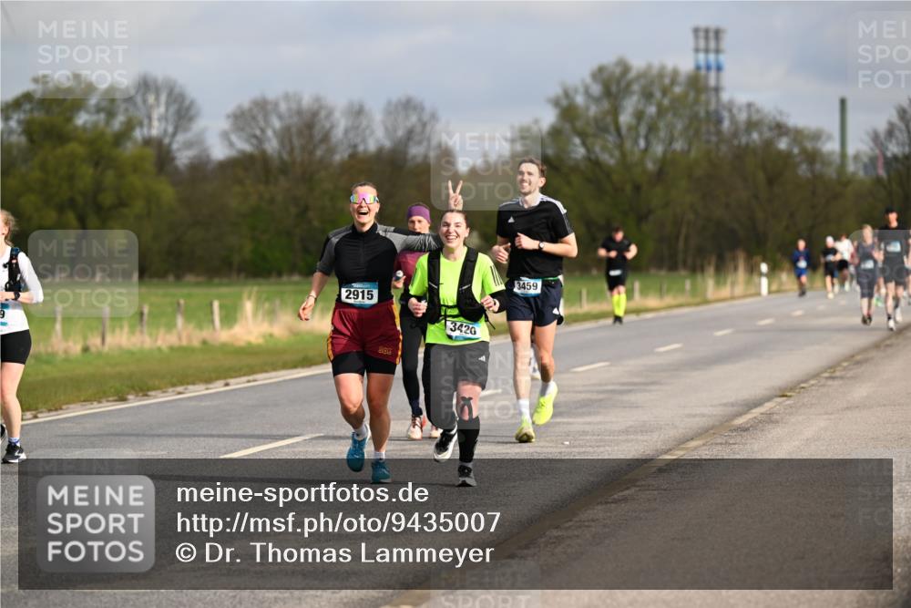 12.04.2026 - 45. Internationalen Wilhelmsburger Insellauf Dr. Thomas Lammeyer http://msf.ph/oto/9435007 12.04.2026 09:23:07 Laufen 9, 2915, 3420, 3459 meine-sportfotos.de