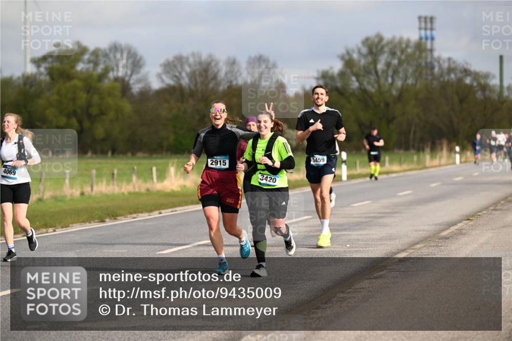 12.04.2026 - 45. Internationalen Wilhelmsburger Insellauf Dr. Thomas Lammeyer http://msf.ph/oto/9435009 12.04.2026 09:23:07 Laufen 4069, 2915, 3420, 3459 meine-sportfotos.de