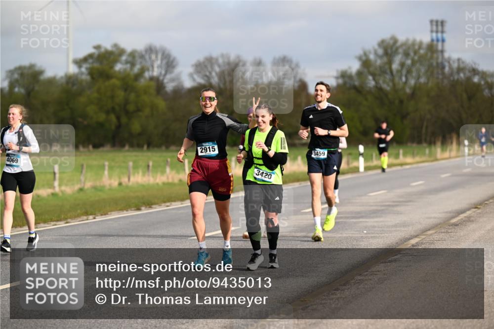 12.04.2026 - 45. Internationalen Wilhelmsburger Insellauf Dr. Thomas Lammeyer http://msf.ph/oto/9435013 12.04.2026 09:23:08 Laufen 4069, 2915, 3420, 3459 meine-sportfotos.de