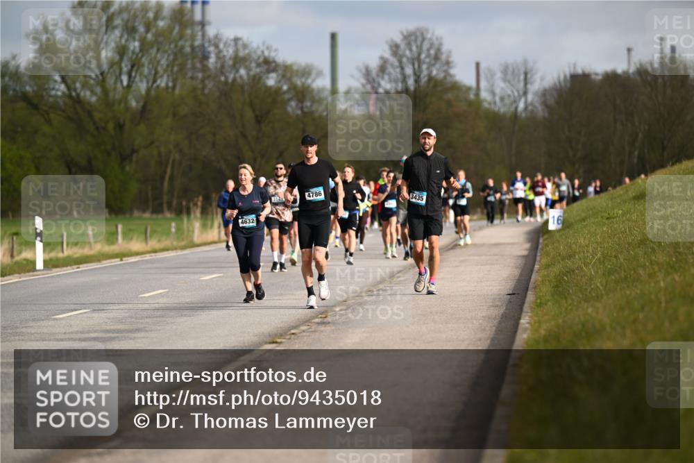12.04.2026 - 45. Internationalen Wilhelmsburger Insellauf Dr. Thomas Lammeyer http://msf.ph/oto/9435018 12.04.2026 09:23:14 Laufen 4632, 4786, 3435, 16 meine-sportfotos.de