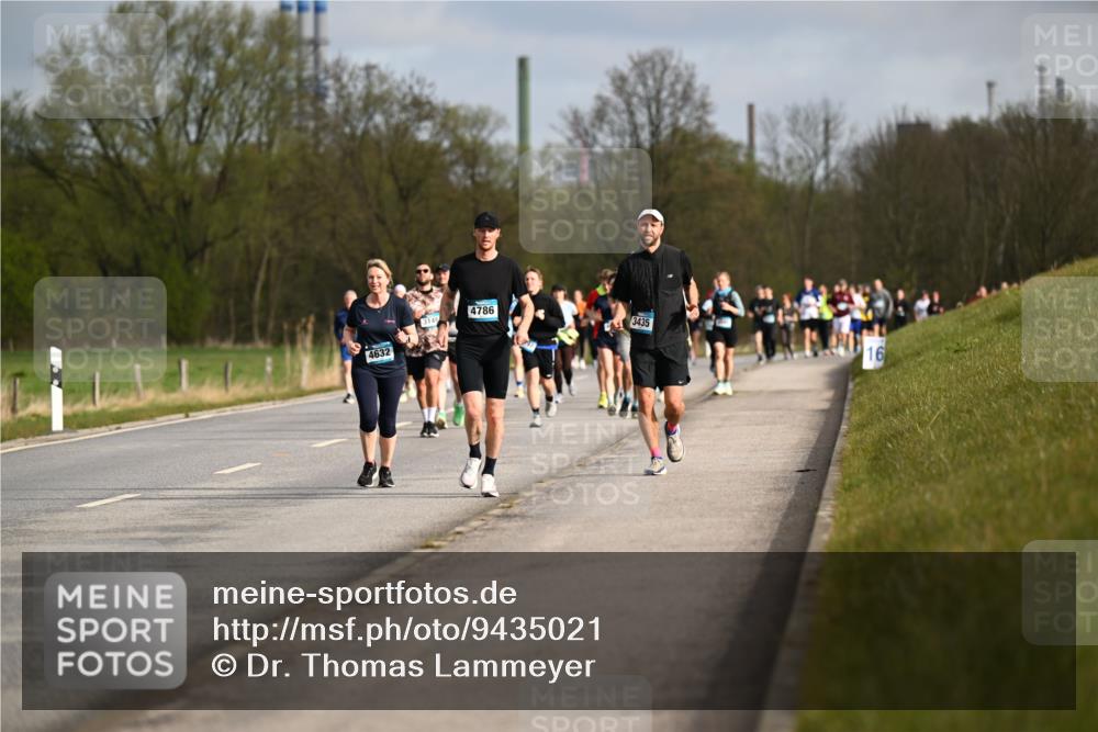 12.04.2026 - 45. Internationalen Wilhelmsburger Insellauf Dr. Thomas Lammeyer http://msf.ph/oto/9435021 12.04.2026 09:23:14 Laufen 4632, 3149, 4786, 3435, 16 meine-sportfotos.de