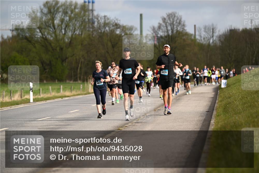 12.04.2026 - 45. Internationalen Wilhelmsburger Insellauf Dr. Thomas Lammeyer http://msf.ph/oto/9435028 12.04.2026 09:23:15 Laufen 4632, 4786, 3435, 16 meine-sportfotos.de
