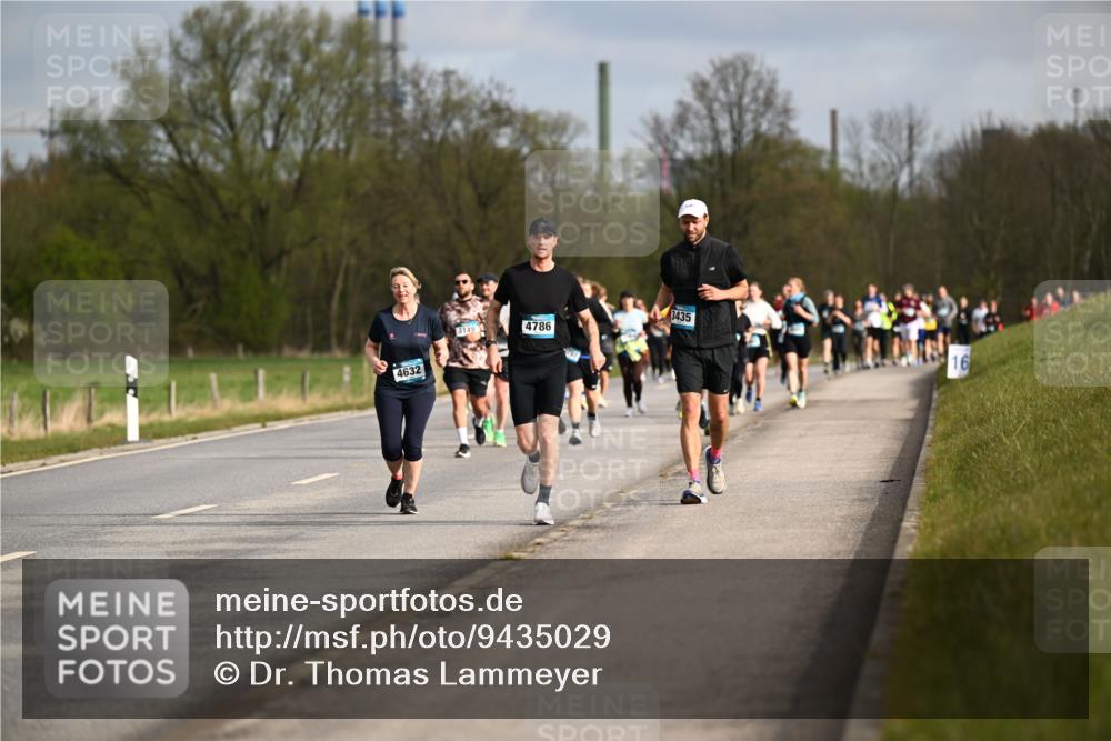 12.04.2026 - 45. Internationalen Wilhelmsburger Insellauf Dr. Thomas Lammeyer http://msf.ph/oto/9435029 12.04.2026 09:23:16 Laufen 4632, 3149, 4786, 3435, 16 meine-sportfotos.de