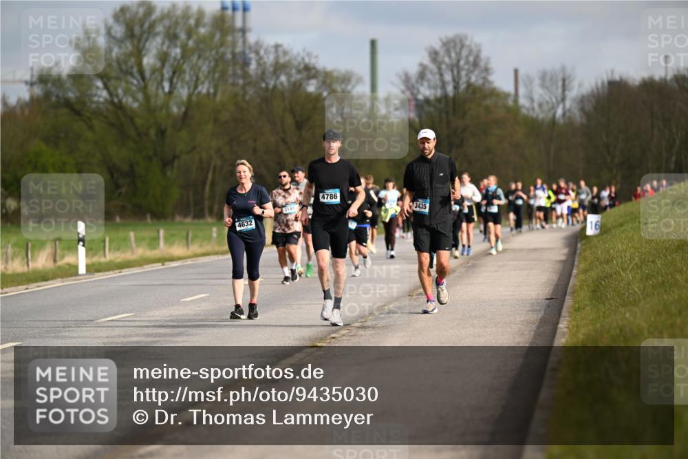 12.04.2026 - 45. Internationalen Wilhelmsburger Insellauf Dr. Thomas Lammeyer http://msf.ph/oto/9435030 12.04.2026 09:23:16 Laufen 4632, 3149, 4786, 3435, 16 meine-sportfotos.de