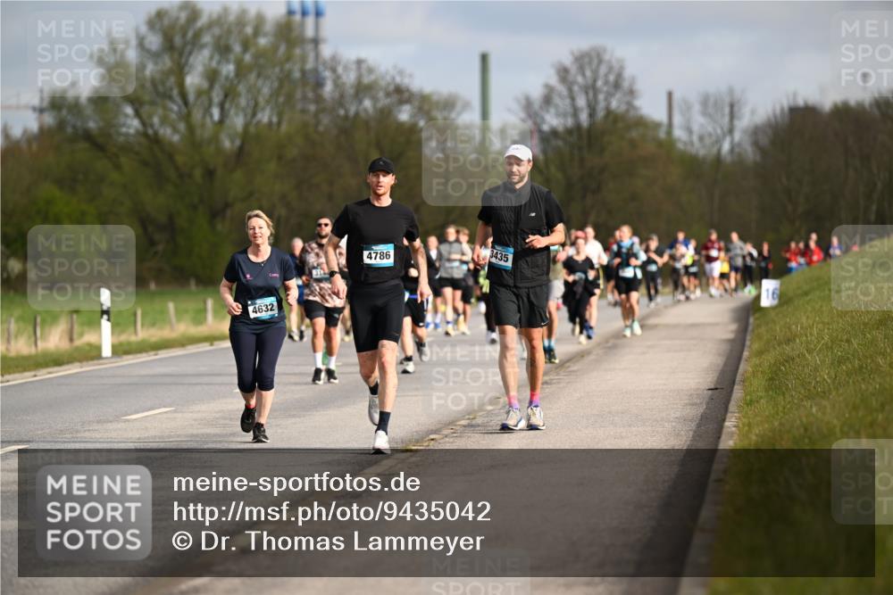 12.04.2026 - 45. Internationalen Wilhelmsburger Insellauf Dr. Thomas Lammeyer http://msf.ph/oto/9435042 12.04.2026 09:23:18 Laufen 4632, 4786, 3435 meine-sportfotos.de