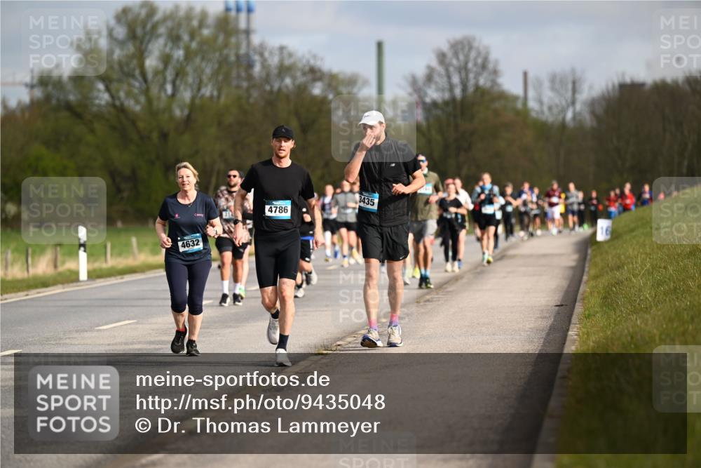 12.04.2026 - 45. Internationalen Wilhelmsburger Insellauf Dr. Thomas Lammeyer http://msf.ph/oto/9435048 12.04.2026 09:23:18 Laufen 4632, 4786, 3435 meine-sportfotos.de