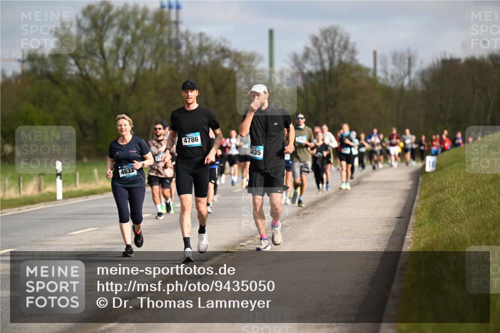 12.04.2026 - 45. Internationalen Wilhelmsburger Insellauf Dr. Thomas Lammeyer http://msf.ph/oto/9435050 12.04.2026 09:23:19 Laufen 4632, 4786, 3435 meine-sportfotos.de