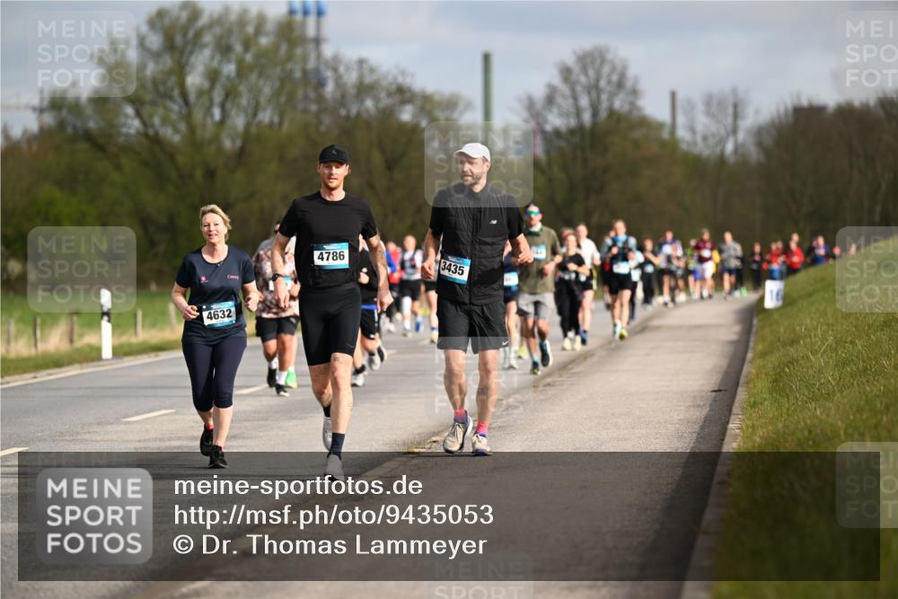 12.04.2026 - 45. Internationalen Wilhelmsburger Insellauf Dr. Thomas Lammeyer http://msf.ph/oto/9435053 12.04.2026 09:23:19 Laufen 4632, 4786, 3435 meine-sportfotos.de