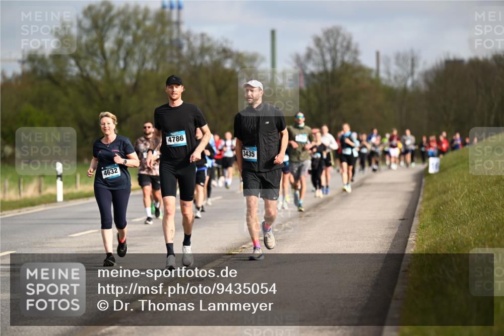 12.04.2026 - 45. Internationalen Wilhelmsburger Insellauf Dr. Thomas Lammeyer http://msf.ph/oto/9435054 12.04.2026 09:23:19 Laufen 4632, 4786, 3435 meine-sportfotos.de