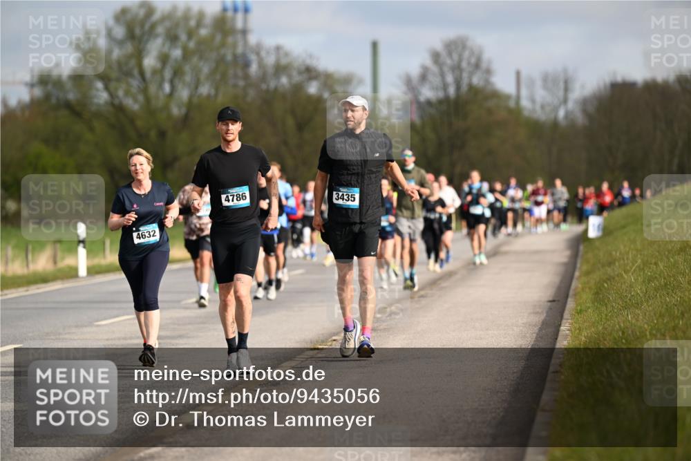 12.04.2026 - 45. Internationalen Wilhelmsburger Insellauf Dr. Thomas Lammeyer http://msf.ph/oto/9435056 12.04.2026 09:23:20 Laufen 4632, 4786, 3435 meine-sportfotos.de