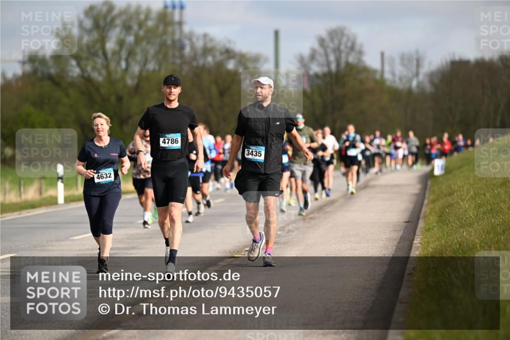 12.04.2026 - 45. Internationalen Wilhelmsburger Insellauf Dr. Thomas Lammeyer http://msf.ph/oto/9435057 12.04.2026 09:23:20 Laufen 4632, 4786, 3435 meine-sportfotos.de