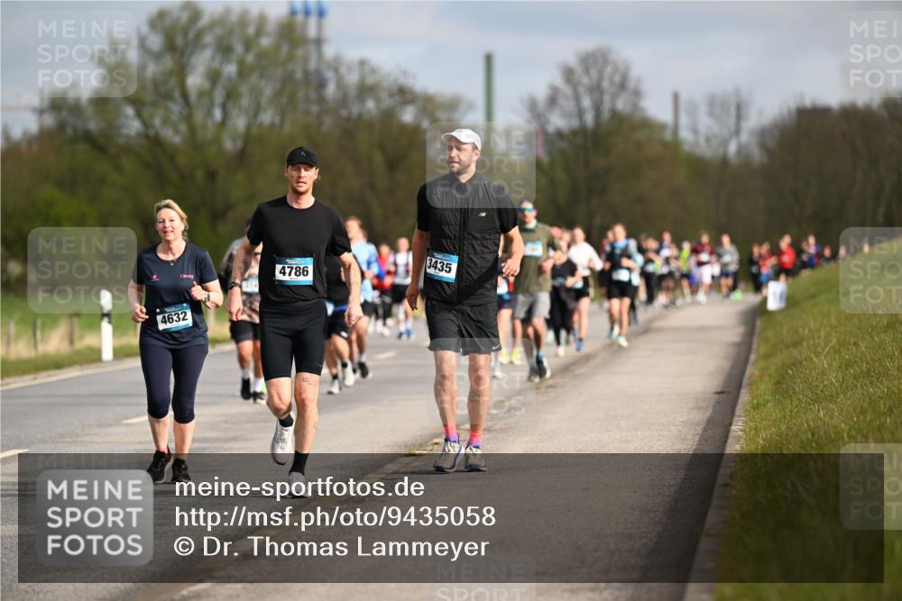 12.04.2026 - 45. Internationalen Wilhelmsburger Insellauf Dr. Thomas Lammeyer http://msf.ph/oto/9435058 12.04.2026 09:23:20 Laufen 4632, 4786, 3435 meine-sportfotos.de
