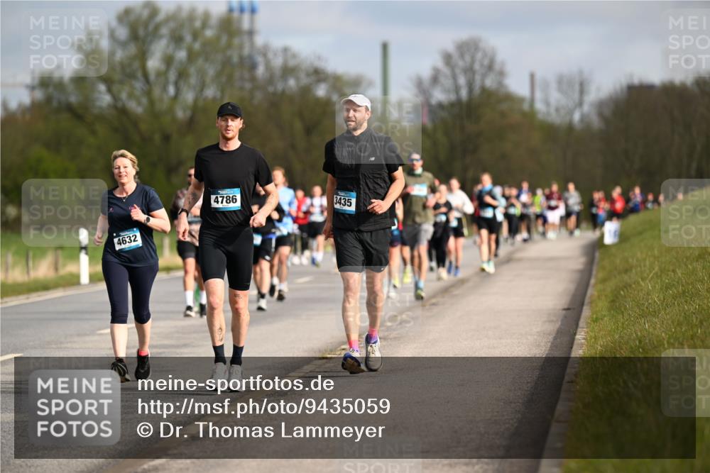 12.04.2026 - 45. Internationalen Wilhelmsburger Insellauf Dr. Thomas Lammeyer http://msf.ph/oto/9435059 12.04.2026 09:23:20 Laufen 4786, 3435, 4632 meine-sportfotos.de
