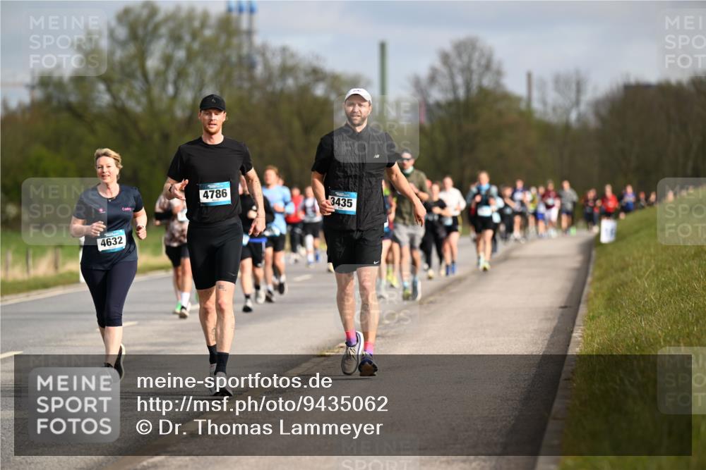 12.04.2026 - 45. Internationalen Wilhelmsburger Insellauf Dr. Thomas Lammeyer http://msf.ph/oto/9435062 12.04.2026 09:23:21 Laufen 4632, 4786, 3435 meine-sportfotos.de