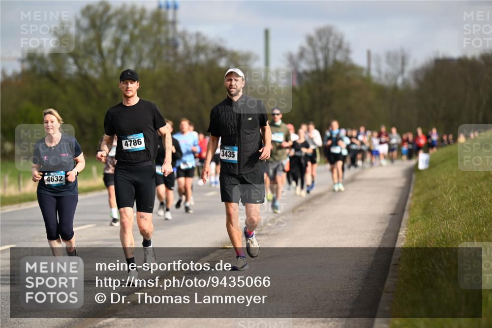 12.04.2026 - 45. Internationalen Wilhelmsburger Insellauf Dr. Thomas Lammeyer http://msf.ph/oto/9435066 12.04.2026 09:23:21 Laufen 4786, 4632, 3435 meine-sportfotos.de