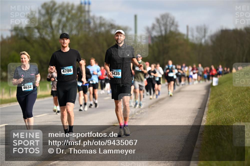 12.04.2026 - 45. Internationalen Wilhelmsburger Insellauf Dr. Thomas Lammeyer http://msf.ph/oto/9435067 12.04.2026 09:23:21 Laufen 4632, 4786, 3435 meine-sportfotos.de