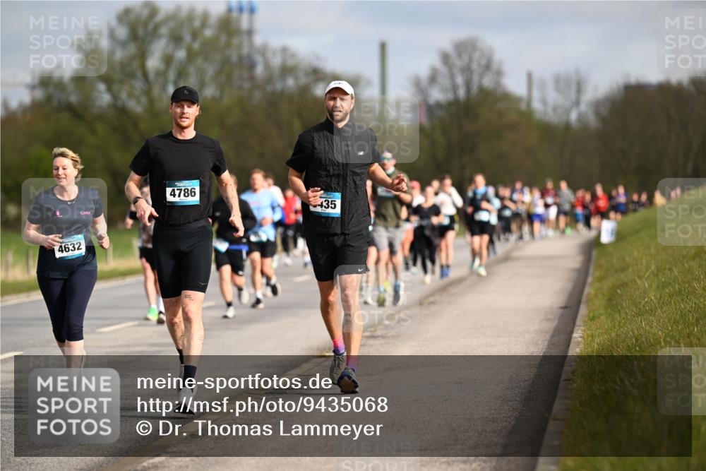 12.04.2026 - 45. Internationalen Wilhelmsburger Insellauf Dr. Thomas Lammeyer http://msf.ph/oto/9435068 12.04.2026 09:23:21 Laufen 4632, 4786, 435 meine-sportfotos.de