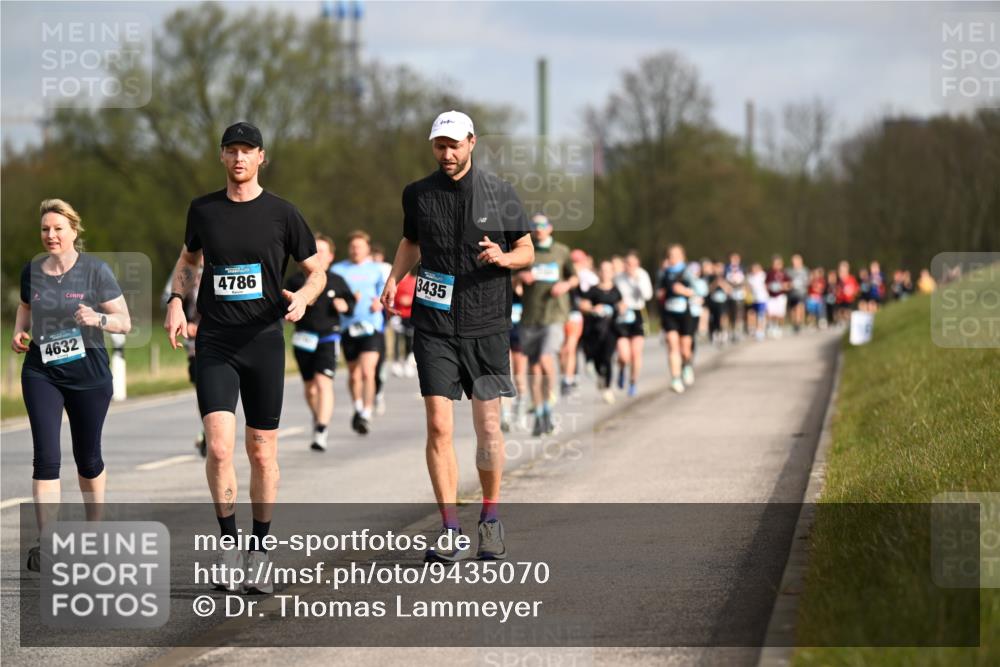 12.04.2026 - 45. Internationalen Wilhelmsburger Insellauf Dr. Thomas Lammeyer http://msf.ph/oto/9435070 12.04.2026 09:23:22 Laufen 4786, 4632, 3435 meine-sportfotos.de