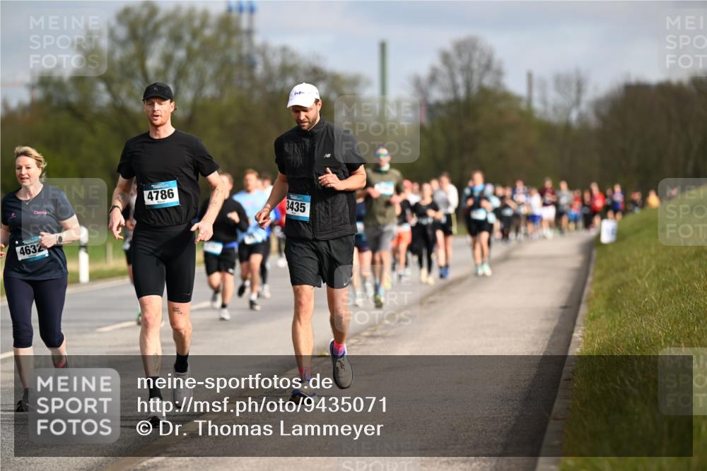 12.04.2026 - 45. Internationalen Wilhelmsburger Insellauf Dr. Thomas Lammeyer http://msf.ph/oto/9435071 12.04.2026 09:23:22 Laufen 4786, 4632, 3435 meine-sportfotos.de