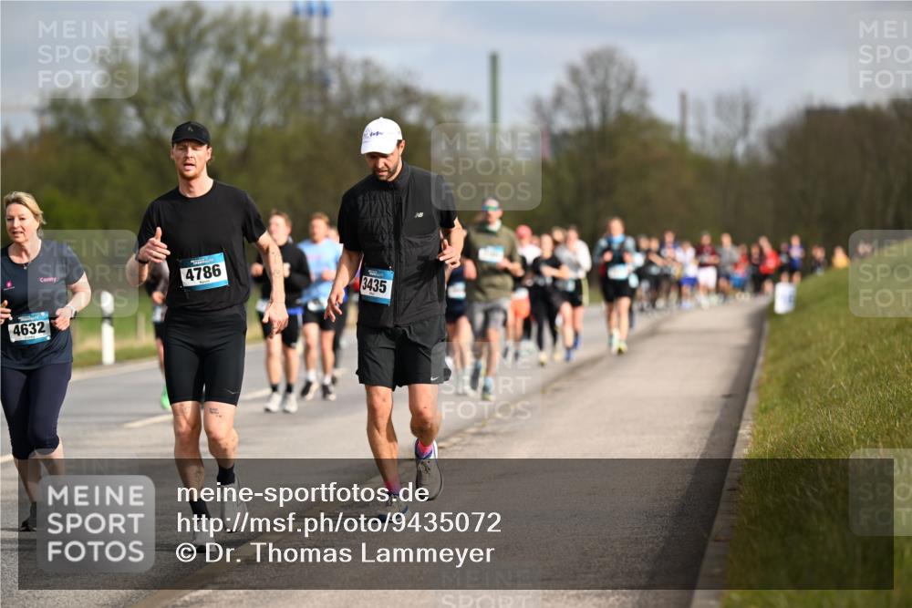 12.04.2026 - 45. Internationalen Wilhelmsburger Insellauf Dr. Thomas Lammeyer http://msf.ph/oto/9435072 12.04.2026 09:23:22 Laufen 4786, 4632, 3435 meine-sportfotos.de