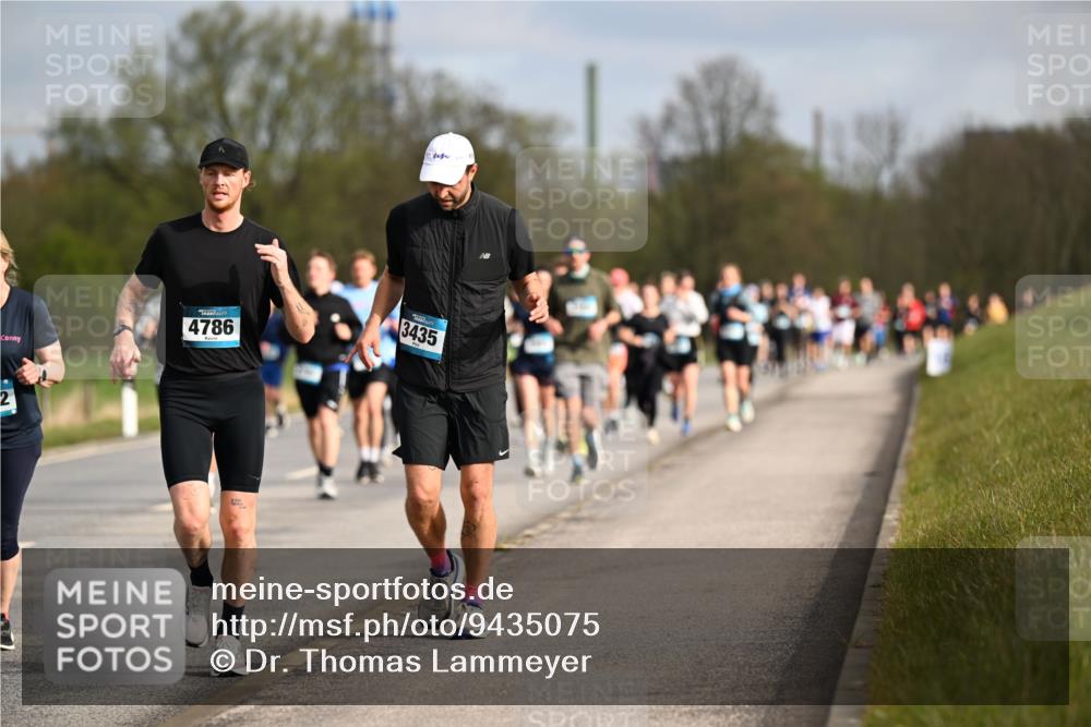 12.04.2026 - 45. Internationalen Wilhelmsburger Insellauf Dr. Thomas Lammeyer http://msf.ph/oto/9435075 12.04.2026 09:23:22 Laufen 4786, 3435, 2 meine-sportfotos.de