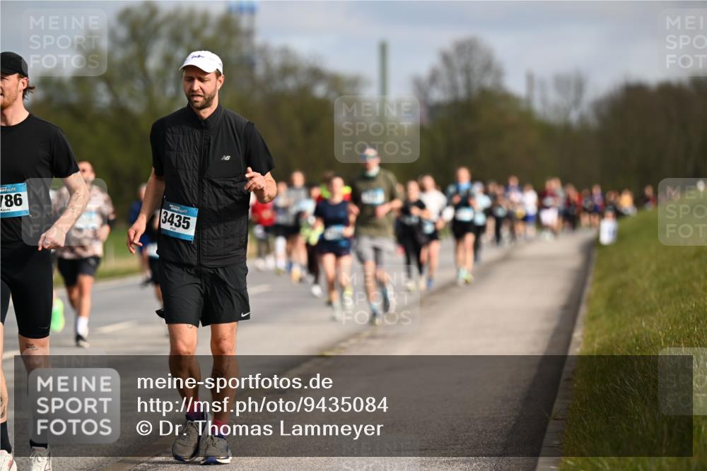 12.04.2026 - 45. Internationalen Wilhelmsburger Insellauf Dr. Thomas Lammeyer http://msf.ph/oto/9435084 12.04.2026 09:23:24 Laufen 786, 3435 meine-sportfotos.de
