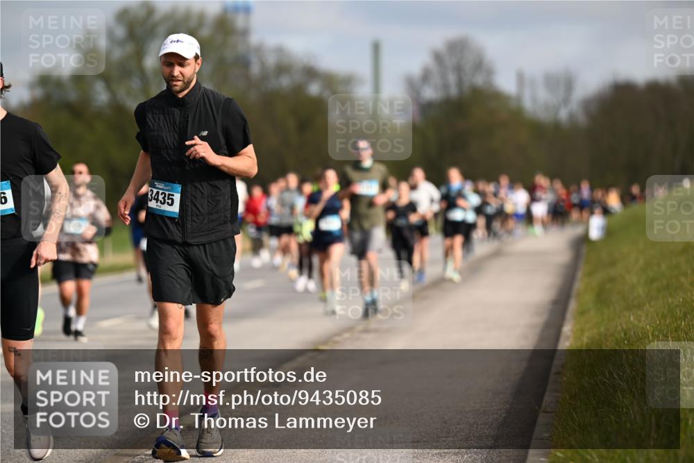 12.04.2026 - 45. Internationalen Wilhelmsburger Insellauf Dr. Thomas Lammeyer http://msf.ph/oto/9435085 12.04.2026 09:23:24 Laufen 6, 3435 meine-sportfotos.de