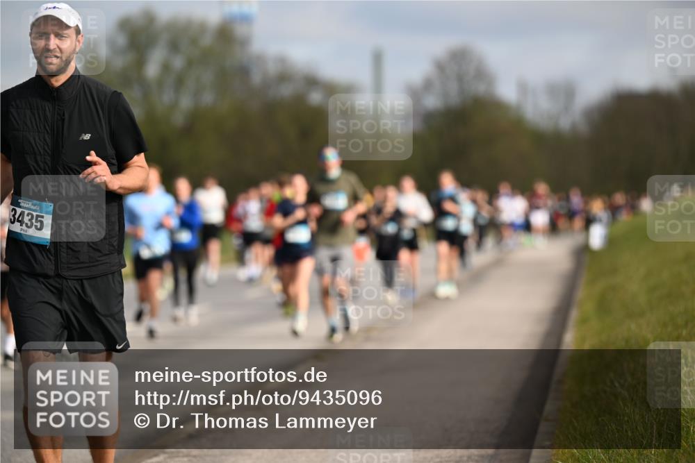 12.04.2026 - 45. Internationalen Wilhelmsburger Insellauf Dr. Thomas Lammeyer http://msf.ph/oto/9435096 12.04.2026 09:23:25 Laufen 3435 meine-sportfotos.de