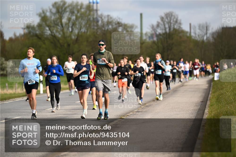 12.04.2026 - 45. Internationalen Wilhelmsburger Insellauf Dr. Thomas Lammeyer http://msf.ph/oto/9435104 12.04.2026 09:23:27 Laufen 4131, 2978, 4993, 2164, 3045 meine-sportfotos.de
