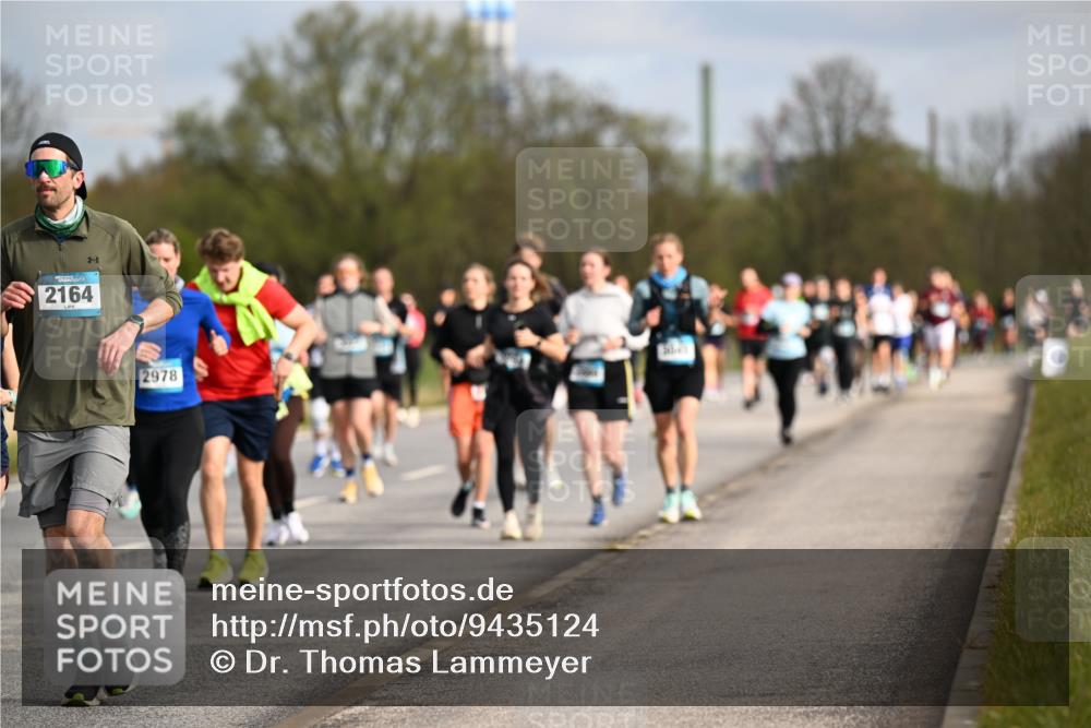 12.04.2026 - 45. Internationalen Wilhelmsburger Insellauf Dr. Thomas Lammeyer http://msf.ph/oto/9435124 12.04.2026 09:23:32 Laufen 2164, 2978 meine-sportfotos.de