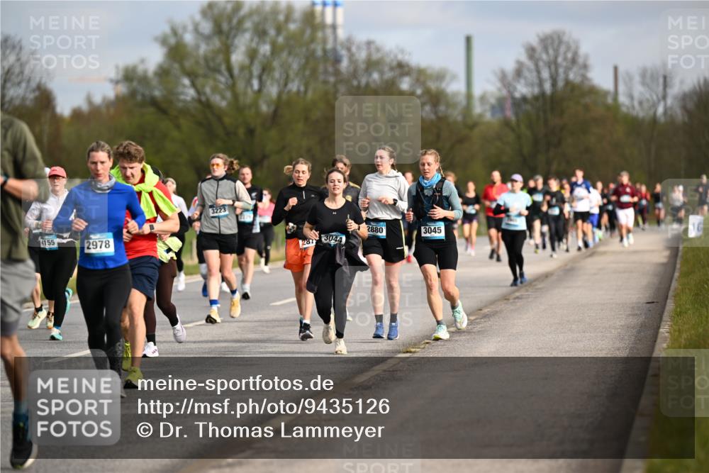 12.04.2026 - 45. Internationalen Wilhelmsburger Insellauf Dr. Thomas Lammeyer http://msf.ph/oto/9435126 12.04.2026 09:23:32 Laufen 4155, 2978, 3223, 2880, 3045, 287, 3044 meine-sportfotos.de