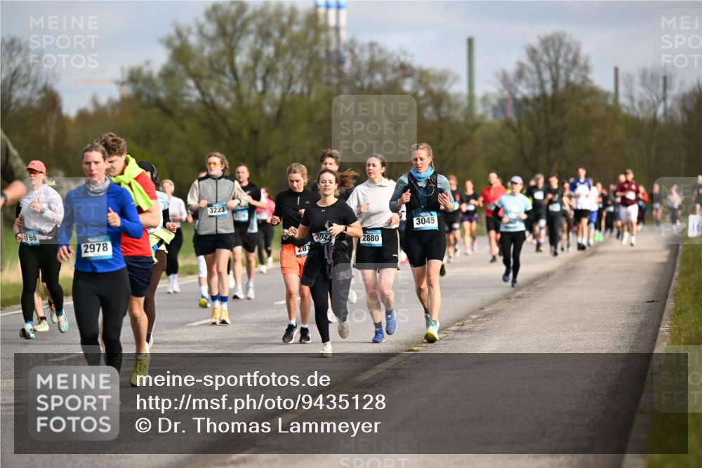 12.04.2026 - 45. Internationalen Wilhelmsburger Insellauf Dr. Thomas Lammeyer http://msf.ph/oto/9435128 12.04.2026 09:23:32 Laufen 155, 2978, 3223, 3045, 3044, 2880, 287, 16 meine-sportfotos.de