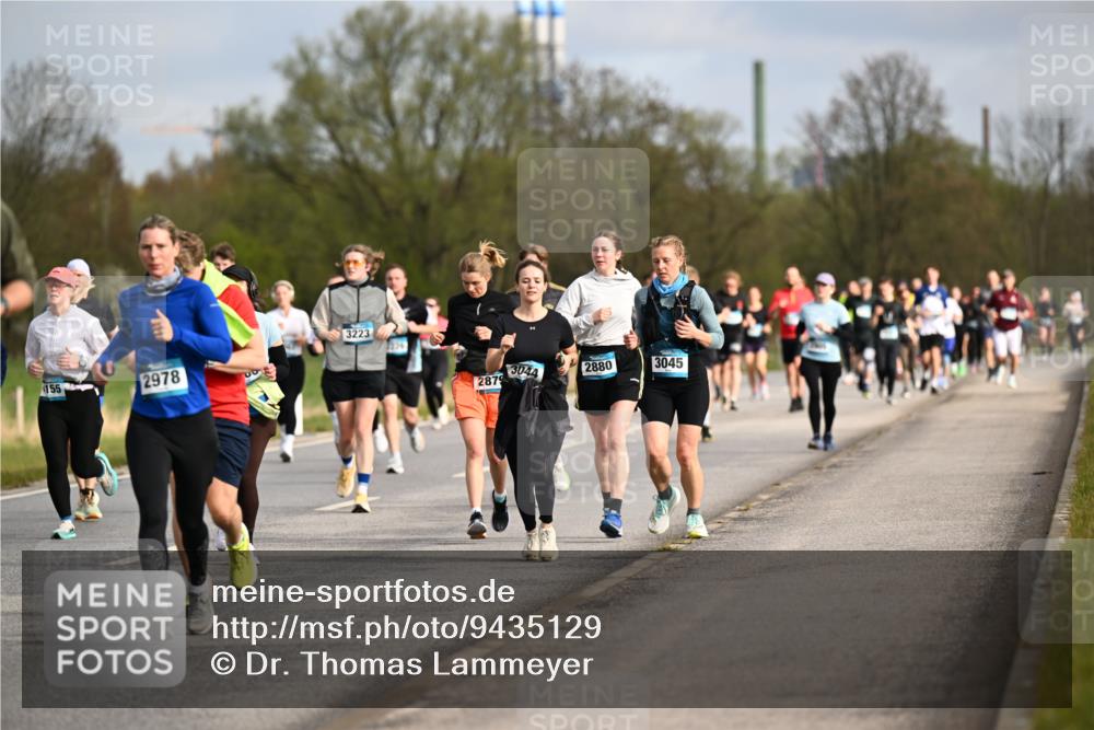 12.04.2026 - 45. Internationalen Wilhelmsburger Insellauf Dr. Thomas Lammeyer http://msf.ph/oto/9435129 12.04.2026 09:23:33 Laufen 3223, 155, 2978, 3044, 2880, 3045, 2879 meine-sportfotos.de